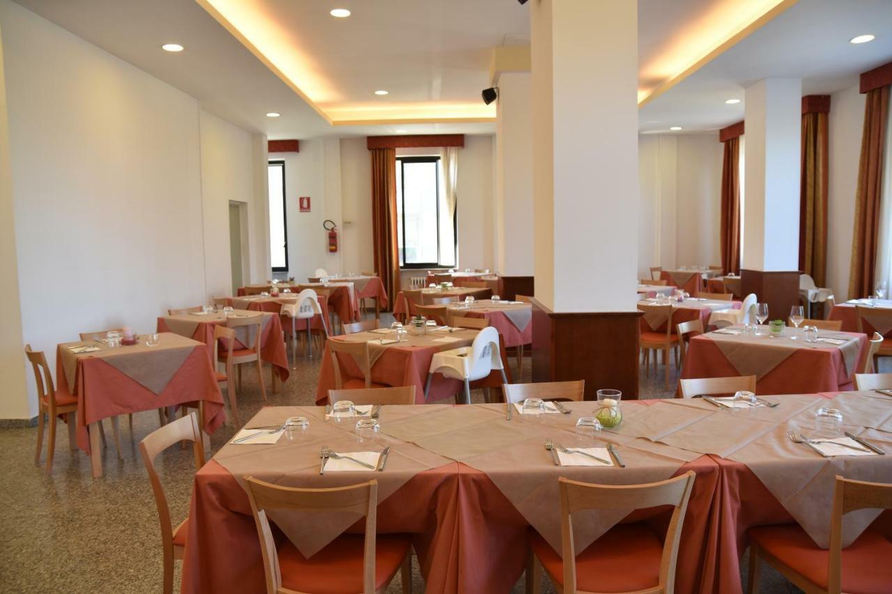 Hotel Excelsior Montesilvano Marina Exteriér fotografie